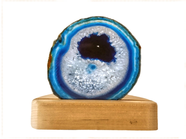 Achatscheibe blau mit Ständer, Ahorn